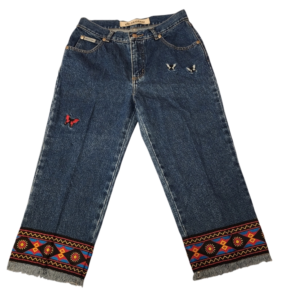 AkuAku Rare Embroidered Juniors Capri Jeans